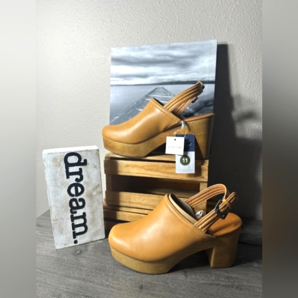 Universal Thread Watson Tan Memory Foam Platform Clogs Heels Multiple Sizes NWT
